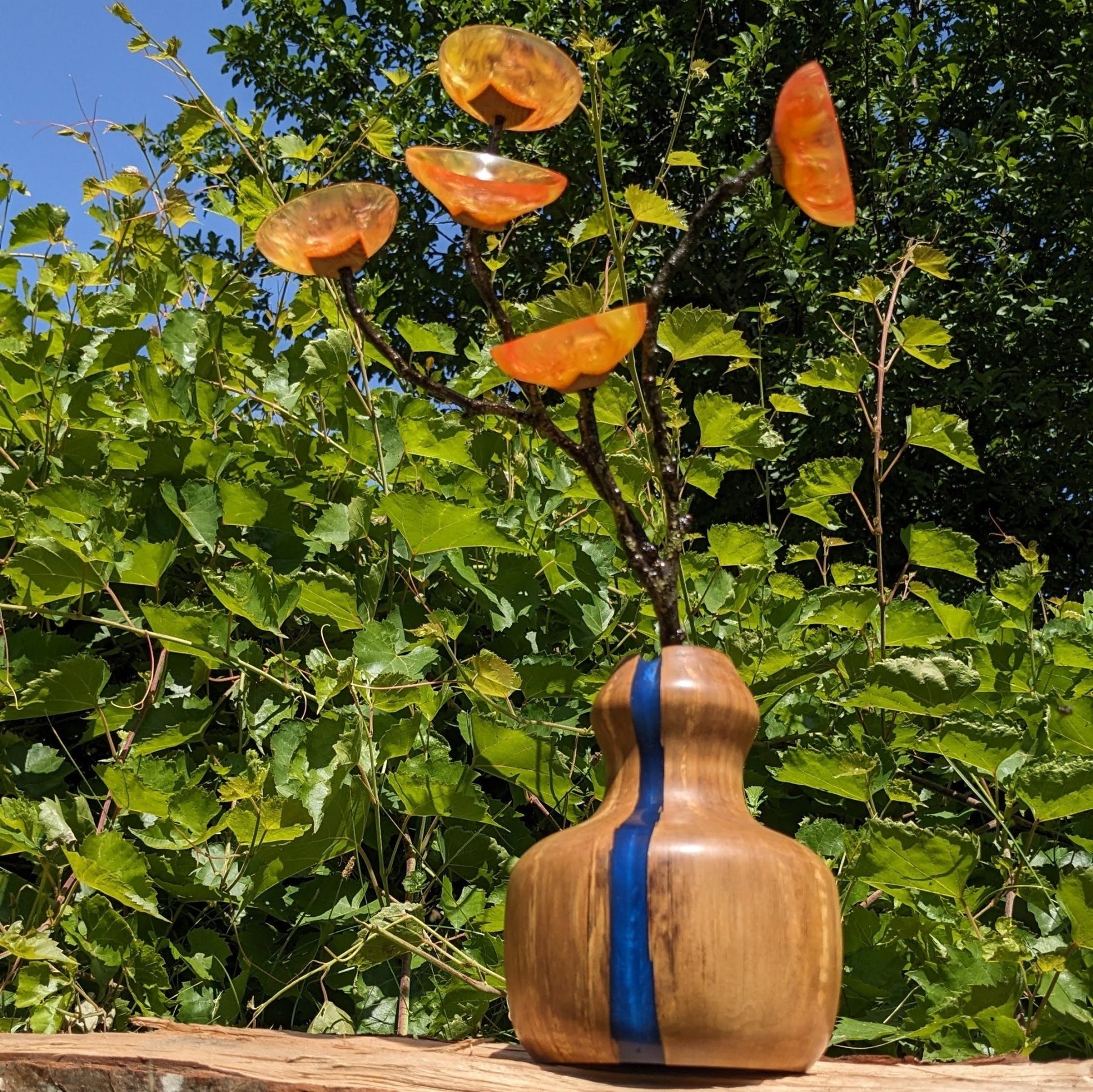 Vase bleu et fleur du tourneur jaune, orange - borezy